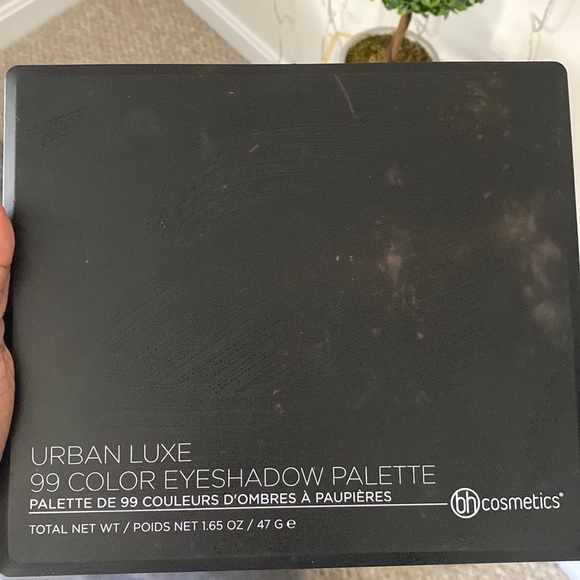 Eyeshadow palette - Picture 1 of 2